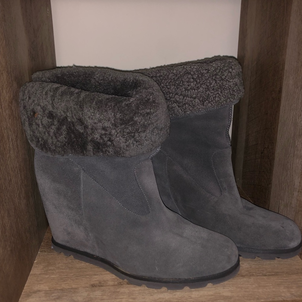 Uggs - image 1